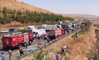 Τουρκία - Απίστευτο τροχαίο με 16 νεκρούς και 21 τραυματίες: Λεωφορείο έπεσε πάνω σε ασθενοφόρο, πυροσβεστικό όχημα και αυτοκίνητο