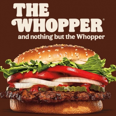 «Δεν είναι τόσο μεγάλο» - Έξαλλοι οι... πεινασμένοι καταναλωτές από τον βασιλιά των burger - Ζητούν αποζημίωση, ξεκινά δικαστήριο