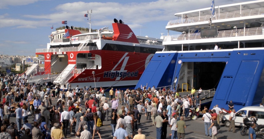 Σε εξέλιξη η έξοδος των εκδρομέων - Αυξημένη κίνηση σε λιμάνια και εθνικές οδούς