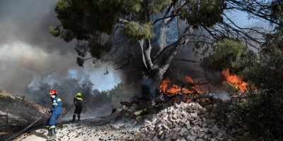Μεγάλη φωτιά στους Ραπταίους Καρύστου στην Εύβοια - Εκκενώθηκε ο οικισμός Δήλησος