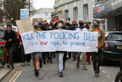 Βρετανία: Μεγάλες κινητοποιήσεις κατά του νομοσχεδίου για τον περιορισμό των διαδηλώσεων
