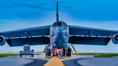 Ξεκίνησε: Τα αμερικανικά B-52 απογειώθηκαν από τη Βρετανία - Ρωσία: Στις 04.00 π.μ. (8/4) η επίθεση σοκ ΗΠΑ κατά Ιράν