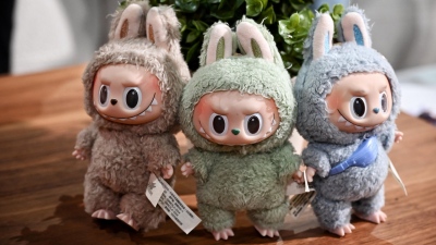 Ψυχολόγος αποκαλύπτει πώς οι κούκλες Labubu βοηθούν τα παιδιά