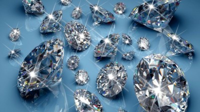 Σκάνδαλο με Μανιάτη ιερέα: Προσπάθησε να πουλήσει γυαλάκια για... διαμάντια σε κοσμηματοπώλη