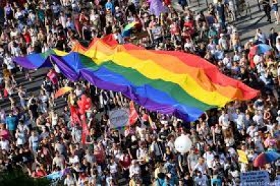 Ουγγαρία: Τα ερωτήματα στα οποία θα απαντήσουν οι πολίτες στο δημοψήφισμα για τα δικαιώματα των ΛΟΑΤΚΙ - Ρελάνς στην ΕΕ