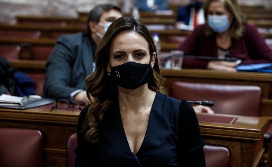 Αχτσιόγλου (ΣΥΡΙΖΑ): Επιμένουμε στη μείωση του ειδικού φόρου στα καύσιμα