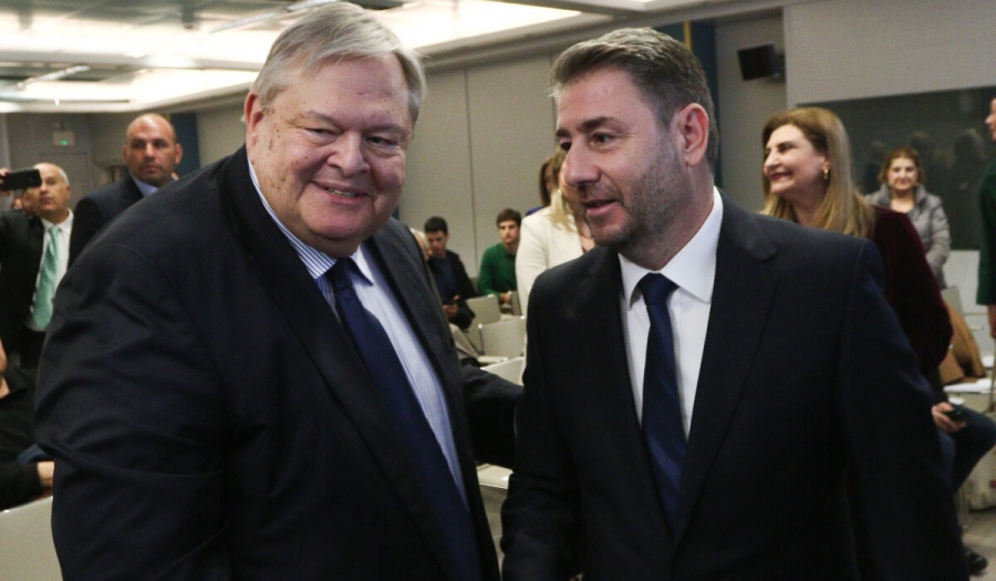 Κίνηση τακτικής ή γκάφα... επιστρέφει επιθετικά ο Βενιζέλος - Σκληρή επίθεση για υποκλοπές