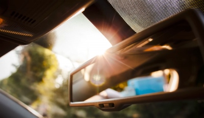 Σε τι χρησιμεύουν οι μαύρες κουκκίδες στα παρμπρίζ και τα παράθυρα του αυτοκινήτου;