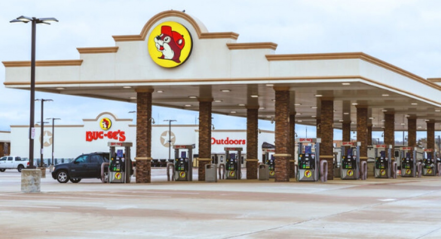 Bloomberg - Οι ΗΠΑ πληρώνουν τίμημα για τις ρωσικές κυρώσεις με αυξήσεις στις τιμές των καυσίμων