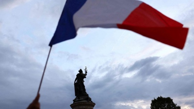 Οι αγορές έχουν ήδη αποτιμήσει την πολιτική αναταραχή στη Γαλλία - Τι «βλέπουν» 6 επενδυτικοί οίκοι