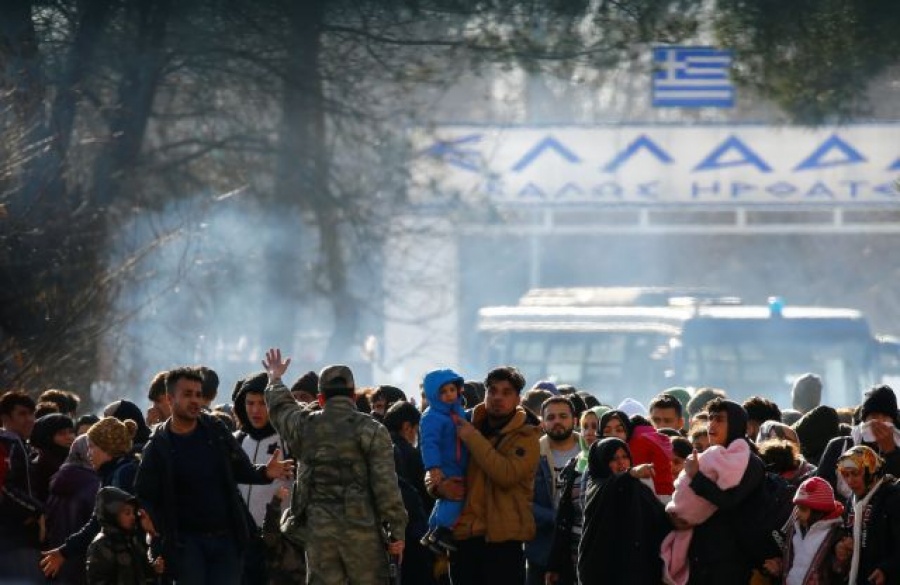 Νέα ένταση στα σύνορα Ελλάδας - Τουρκίας στον Έβρο, μεταξύ προσφύγων - αστυνομίας