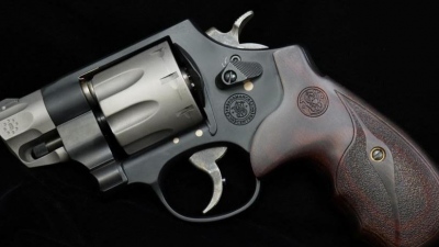 Όκτώ φυσίγγια .357 Magnum σε κύκλο: το Smith & Wesson 327 PC