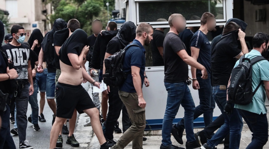 Δολοφονία στη Νέα Φιλαδέλφεια: Προφυλακιστέοι και οι 105 συλληφθέντες – Πόσοι είναι οι Έλληνες, θα βρεθεί ο ένοχος;