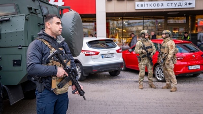 Αδιανόητη συμπλοκή: Ανάπηροι Ουκρανοί στρατιώτες πιάστηκαν στα χέρια με αστυνομικούς στο Κίεβο
