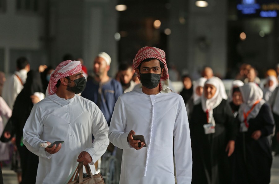 Χαλαρώνει τα μέτρα για τον κορωνοϊό η Σ. Αραβία – Αυξάνονται οι προσκυνητές στη Μέκκα