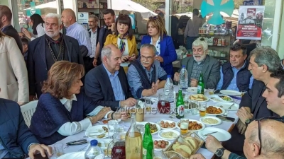 Ντόρα Μπακογιάννη και Παύλος Πολάκης στο ίδιο τραπέζι στα Χανιά