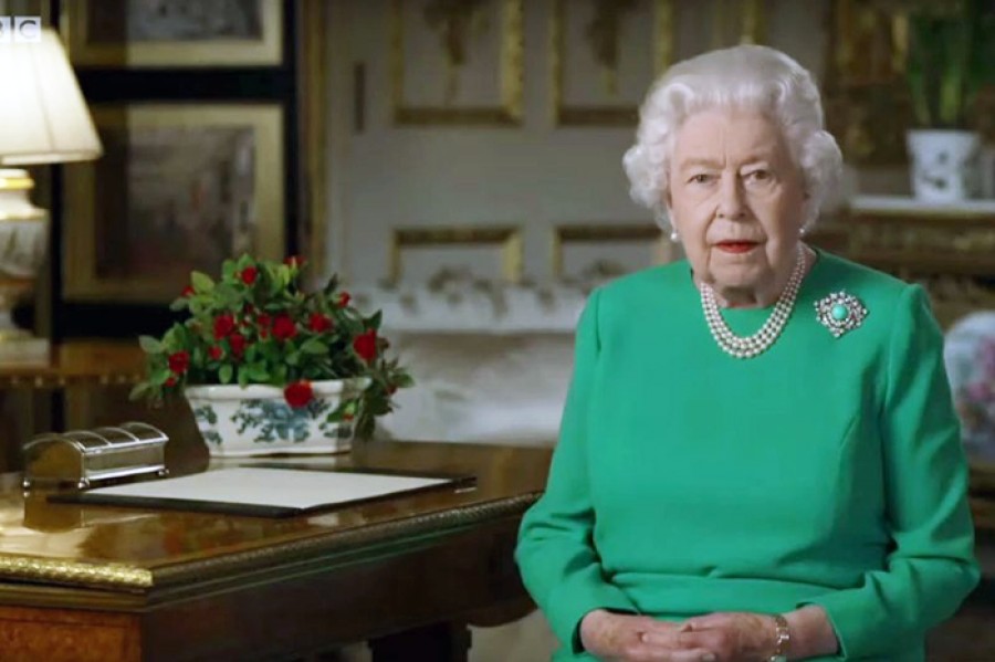 Κατέρρευσαν τα έσοδα του Μπάκιγχαμ - Η βασίλισσα Ελισάβετ πουλά τζιν για να καλύψει τα έξοδα