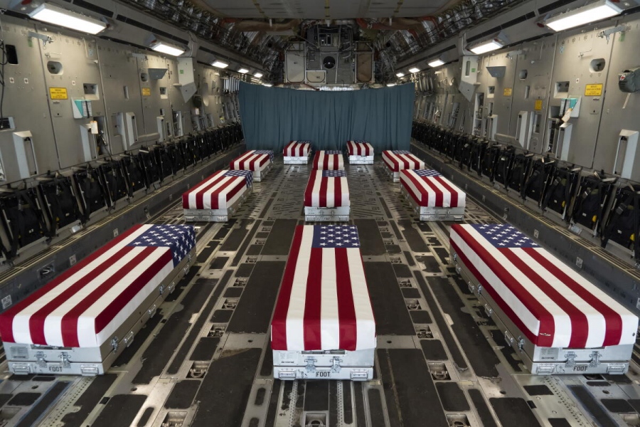 Βόμβα Washington Post: Οι ΗΠΑ «μαγειρεύουν» τους νεκρούς του πολέμου με Ιράν – Πάνω από 820 τραυματίες, «τρύπα» 43,6 δισ.