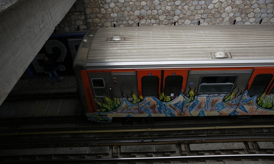 Άτομο έπεσε στις γραμμές του Ηλεκτρικού – Διακοπή κυκλοφορίας προς Πειραιά