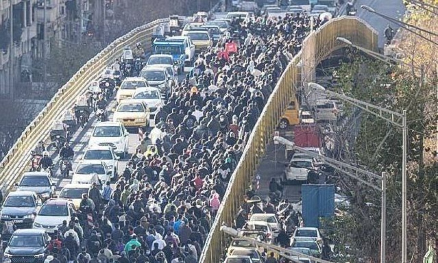 Χαμός στο Ιράν - Διαδηλώσεις και εκτεταμένα επεισόδια λόγω υποτίμησης του νομίσματος, ο λαός στους δρόμους