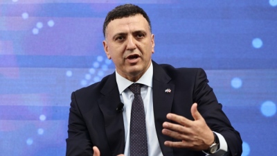Kikilias responds to PASOK over ferry ticket prices