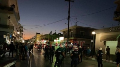 Πετροπόλεμος και χημικά στο Τυμπάκι της Κρήτης - Διαδηλωτές ζητούν την απέλαση παράνομων μεταναστών από το Πακιστάν