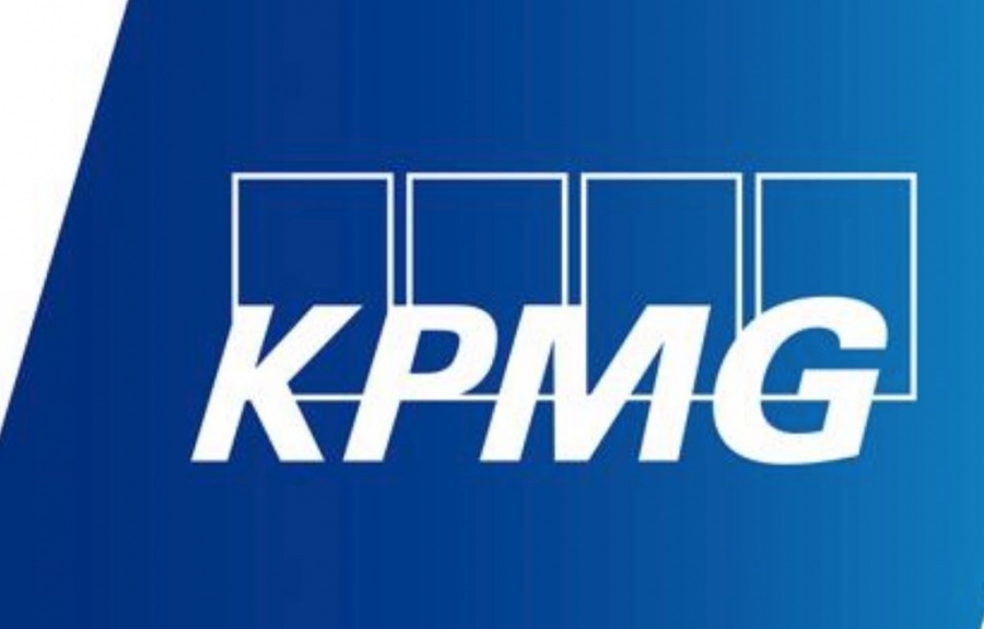 Νέα βιβλία, βιβλιοθήκες και laptops σε σχολεία από την KPMG