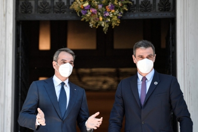 Politico: Μητσοτάκης και Sánchez επιθυμούν μόνιμο μηχανισμό κοινού δανεισμού – Κορυφαίο επίτευγμα το Ταμείο Ανάκαμψης