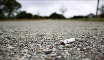 Πετάξατε γόπα από το αυτοκίνητο; Tσουχτερό το πρόστιμο!