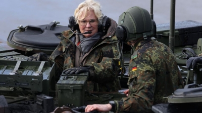 Ουκρανία: Αιφνιδιαστική επίσκεψη της Γερμανίδας υπουργού Άμυνας στην Οδησσό