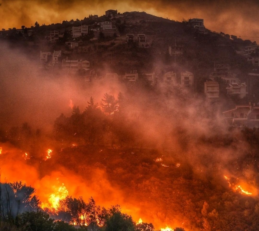 Πύρινος εφιάλτης σε Πεντέλη, Ανθούσα, Γέρακα - Ανέλαβαν τα εναέρια μέσα, στις φλόγες σπίτια - Οι κυκλοφοριακές ρυθμίσεις