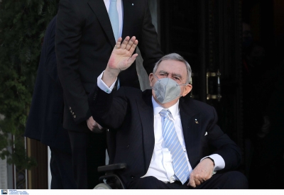 Δύσκολες ώρες για τον τέως βασιλιά Κωνσταντίνο - Μεταφέρθηκε με ασθενοφόρο σε ιδιωτική κλινική στην Αθήνα