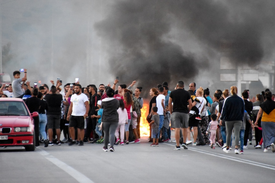 Ανακάλυψη: Ρομά… τραπεζίτες - Παραβίαζαν τραπεζικούς λογαριασμούς και έκαναν αγορές - μαμούθ