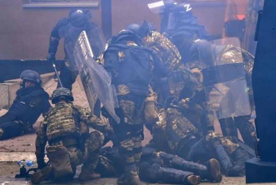 Ξανά πυριτιδαποθήκη τα Βαλκάνια: Ιαχές πολέμου στο Κόσοβο, επίθεση σε μέλη του ΝΑΤΟ - Vucic (Σερβία): Λύση πριν να είναι αργά