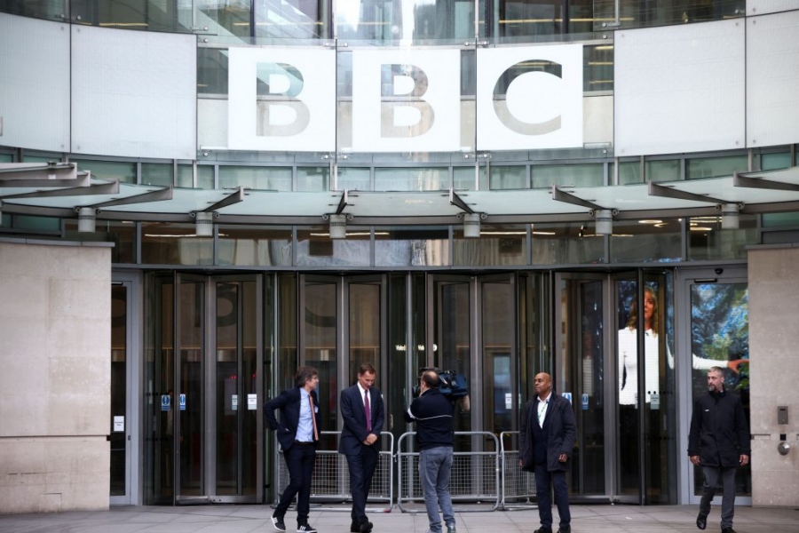 Βρετανία: Το BBC ξεκινά έρευνα για παρουσιαστή του που εμπλέκεται σε υπόθεση πορνογραφίας