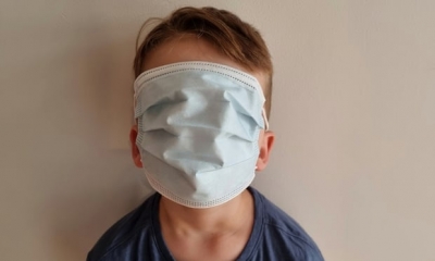 Η Τασμανία έπαθε... Ελλάδα: Μάσκες xxl σε μαθητές δημοτικού καλύπτουν στόμα, μύτη και... μάτια