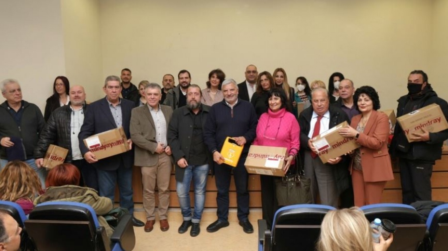 Περιφέρεια Αττικής: Προσφορά σύγχρονων απινιδωτών σε 20 Δήμους - Πατούλης: Επενδύουμε στην πρόληψη της Υγείας