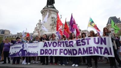 Ιστορική απόφαση - Η Γαλλία γίνεται η πρώτη χώρα που κατοχυρώνει συνταγματικά το δικαίωμα στην άμβλωση