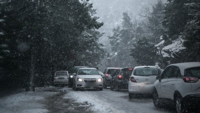 Διακοπή της κυκλοφορίας στην περιοχή της Μάνδρας λόγω της κακοκαιρίας