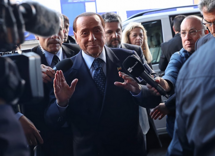 O Silvio Berlusconi «στοιχειώνει» τα γερμανικά ΜΜΕ -  To deal που προκαλεί πολιτικό σεισμό