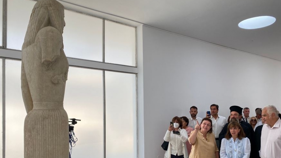 Παρουσία Σακελλαροπούλου η περιοδική έκθεση της Κόρης της Θήρας - Μενδώνη: Η Σαντορίνη δυνατός πολιτιστικός προορισμός της Μεσογείου