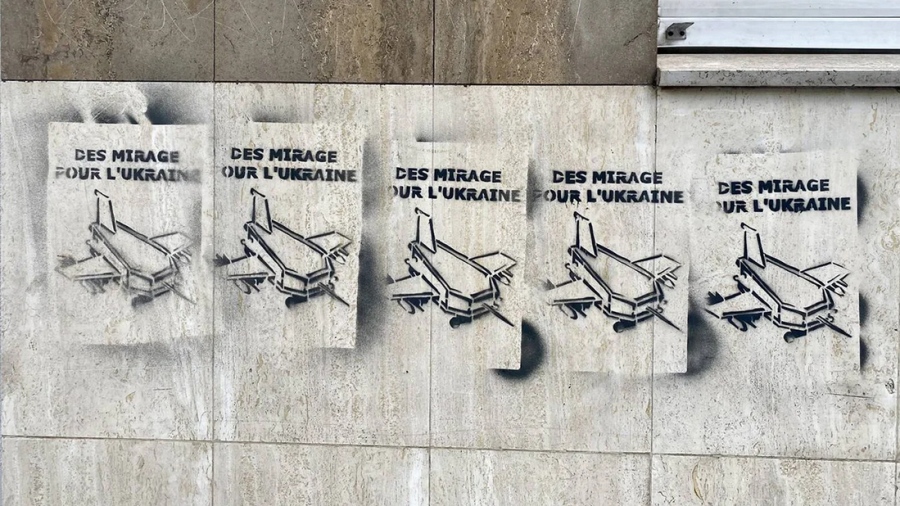 Έκαναν γκράφιτι την... αλήθεια και το πλήρωσαν 4 Μολδαβοί στη Γαλλία: «Τα Mirage που στέλνετε στην Ουκρανία θα γίνουν φέρετρα»