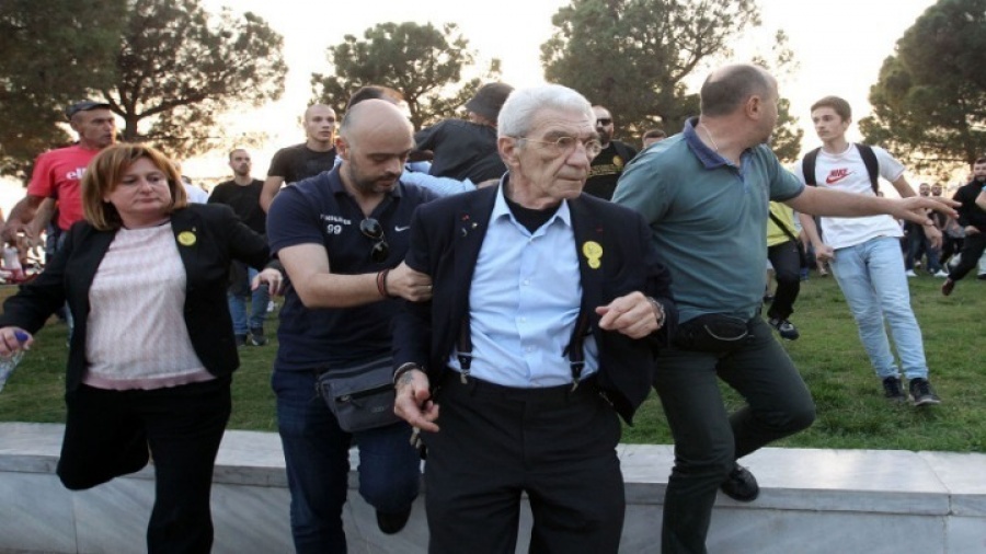 Συνεχίζεται η πολιτική κόντρα ΣΥΡΙΖΑ - ΝΔ με αφορμή την επίθεση στον Μπουτάρη