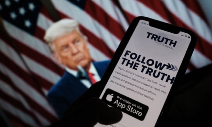 Donald Trump... η επιστροφή: Διαθέσιμη η νέα εφαρμογή Truth Social στο Apple Store