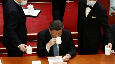 «Μυστήριο» στην Κίνα: Γιατί ο Xi Jinping έχει δύο φλιτζάνια τσάι αντί για ένα