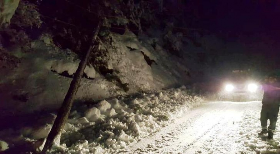 Κακοκαιρία: Επιχείρηση της Πυροσβεστικής για τον απεγκλωβισμό δύο οικογενειών στην Πάρνηθα