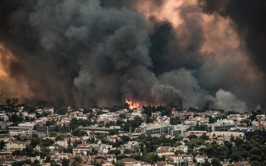 Εισαγγελική παρέμβαση για την πυρκαγιά στη Βαρυμπόμπη – Ερωτήματα για τα αίτια