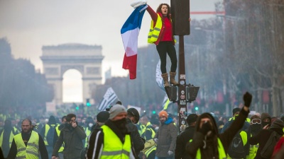 Στους δρόμους της Γαλλίας και κατά του Macron ξεχύθηκαν για 11ο Σαββατοκύριακο τα κίτρινα γιλέκα