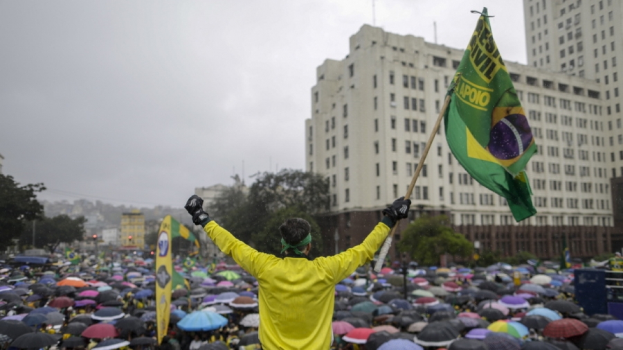 Στην κόψη του ξυραφιού η Βραζιλία: Ο Lula κατεβάζει τον στρατό – Ανησυχεί για «κατάληψη εξουσίας» από τον Bolsonaro