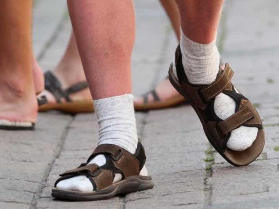 Οι Γερμανοί κάνουν οικονομία στις εξόδους τους και στο σούπερ μάρκετ αλλά δεν χαλάει η διάθεση για διακοπές